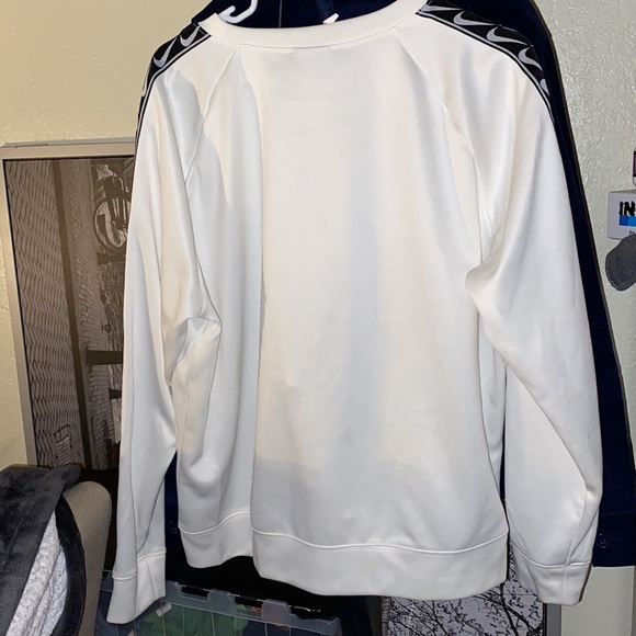 Nike Long Sleeve - Picture 4 of 4